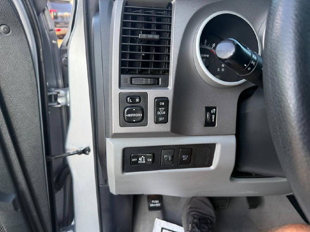 2011 Toyota Tundra Image 18