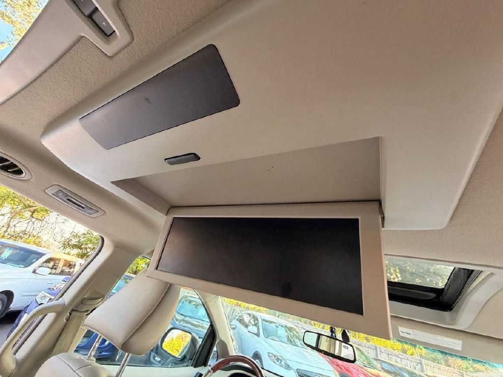 2012 Toyota Sienna Image 13