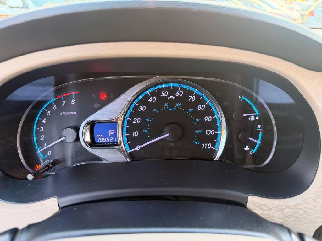 2012 Toyota Sienna Image 21