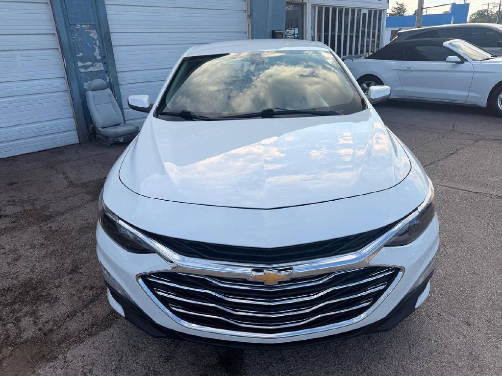2019 Chevrolet Malibu Image 2