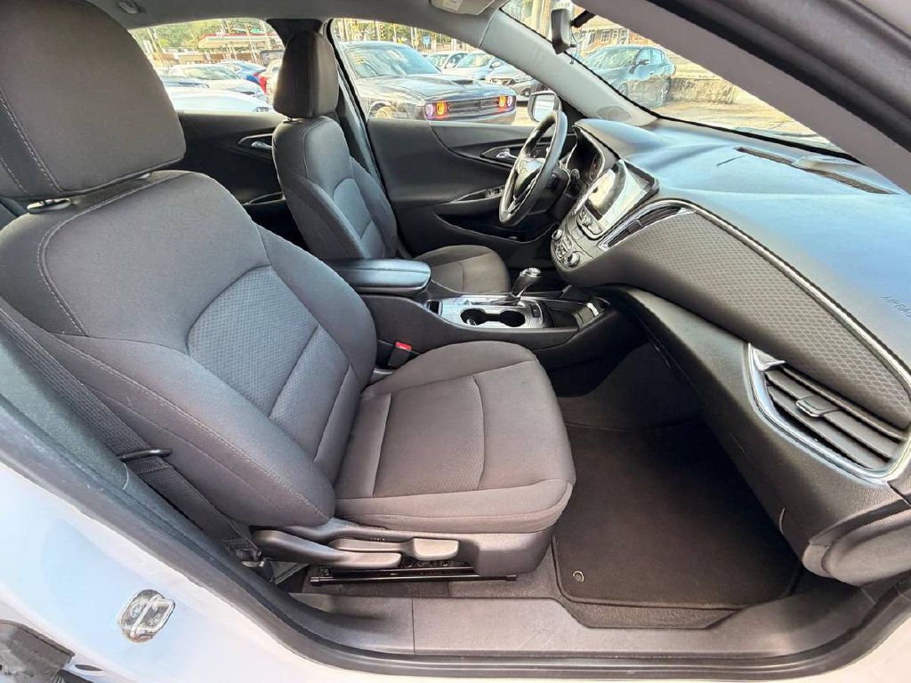 2019 Chevrolet Malibu Image 11