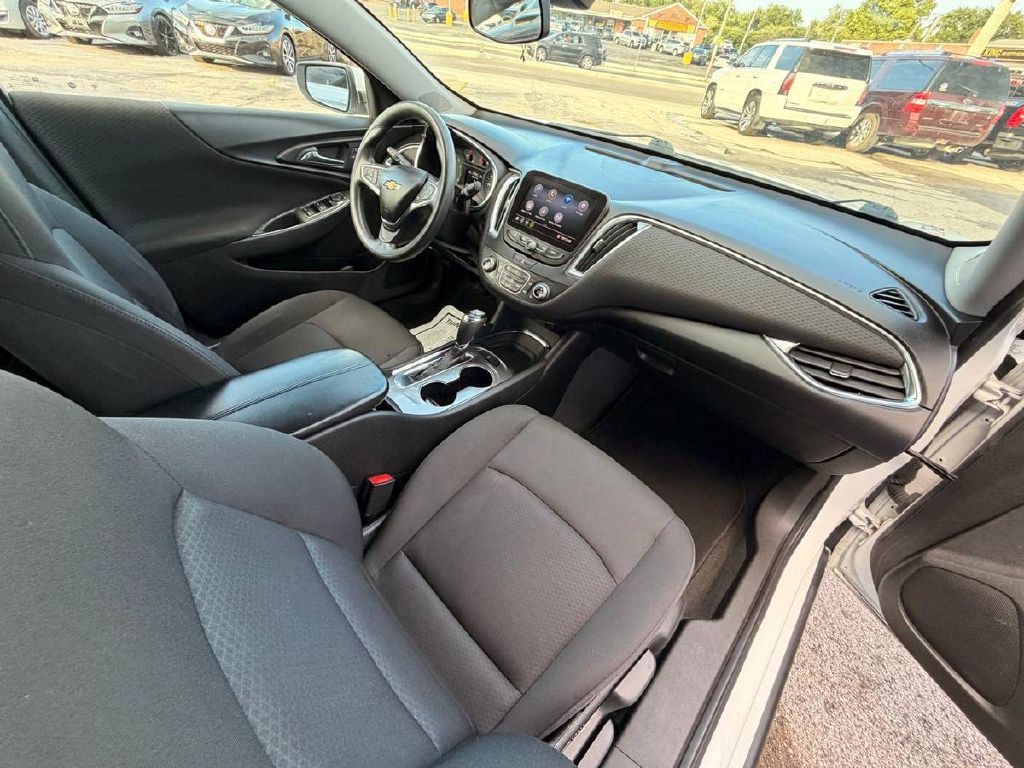 2019 Chevrolet Malibu Image 12