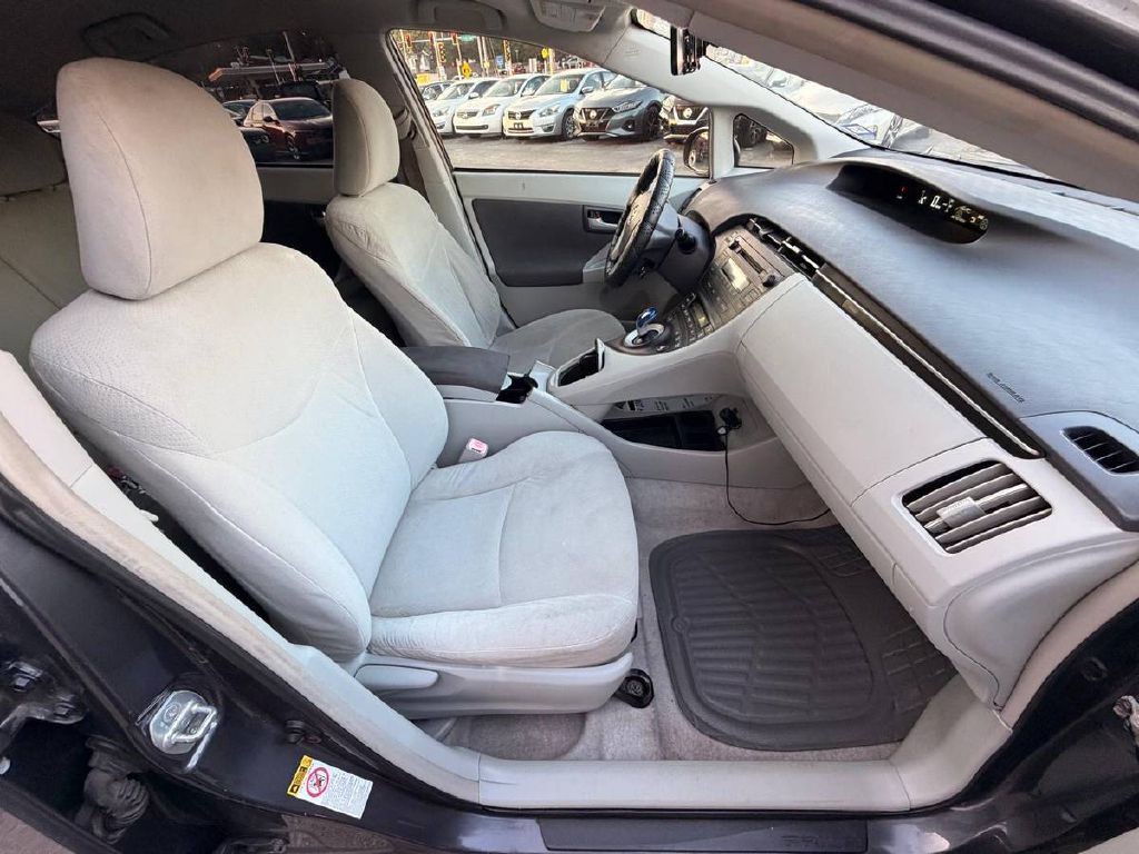 2011 Toyota Prius Image 11