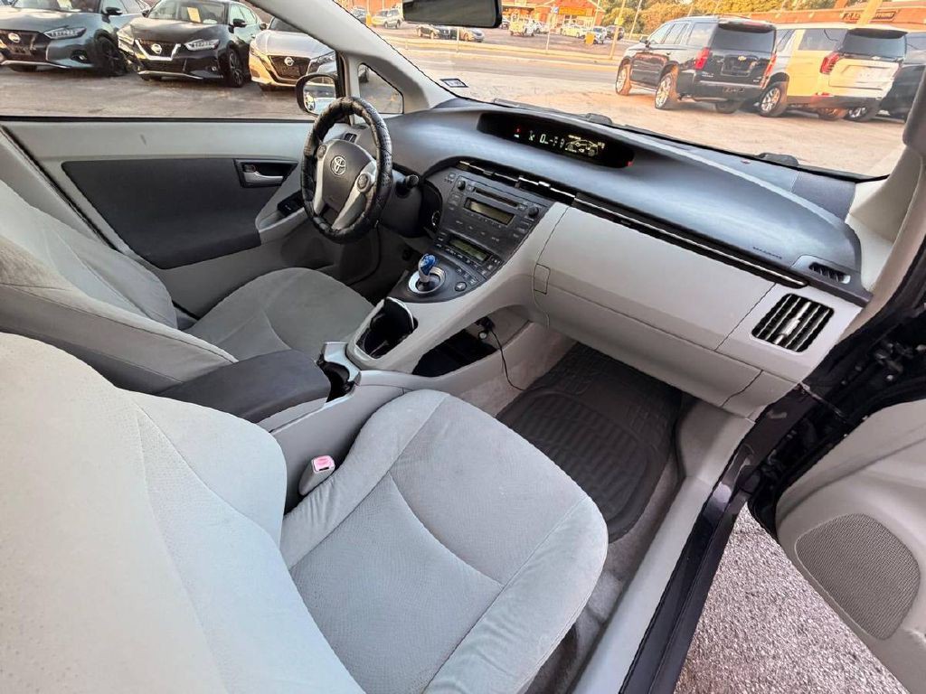 2011 Toyota Prius Image 12