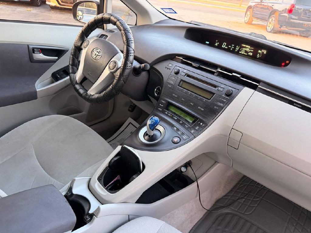 2011 Toyota Prius Image 13