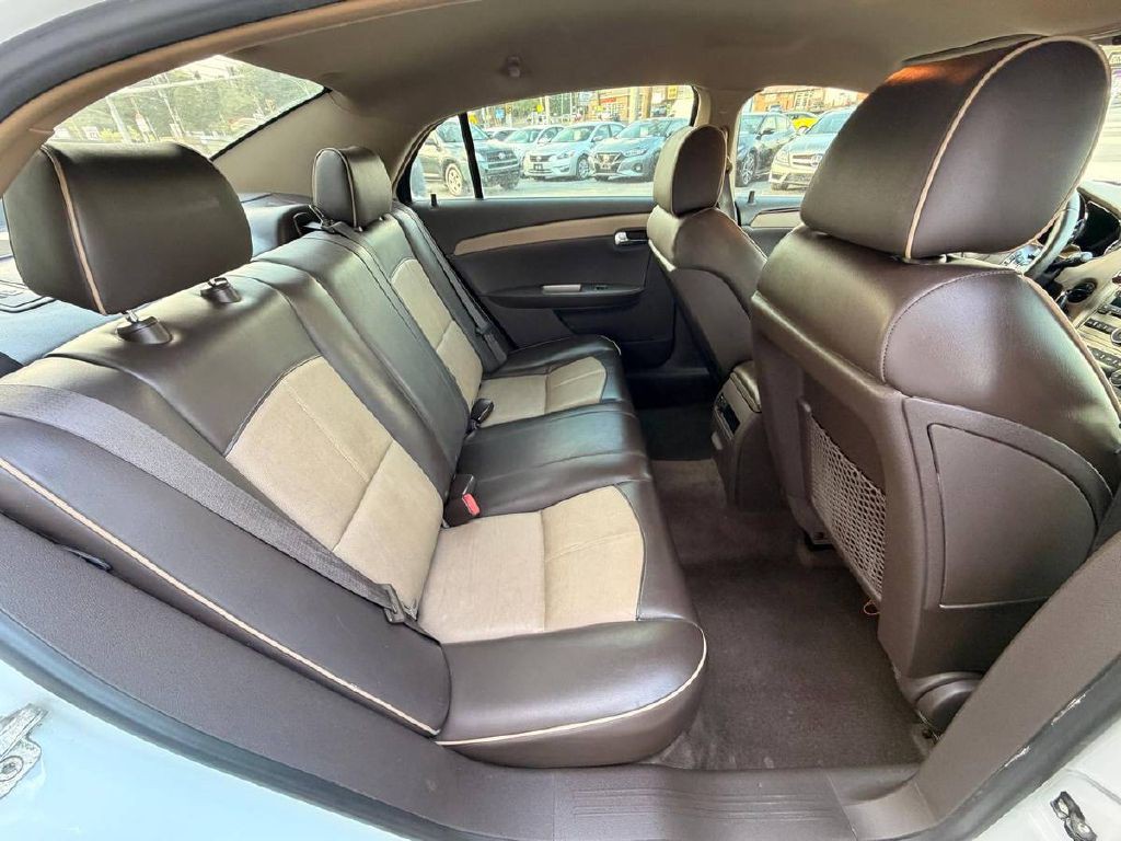 2009 Chevrolet Malibu Image 14