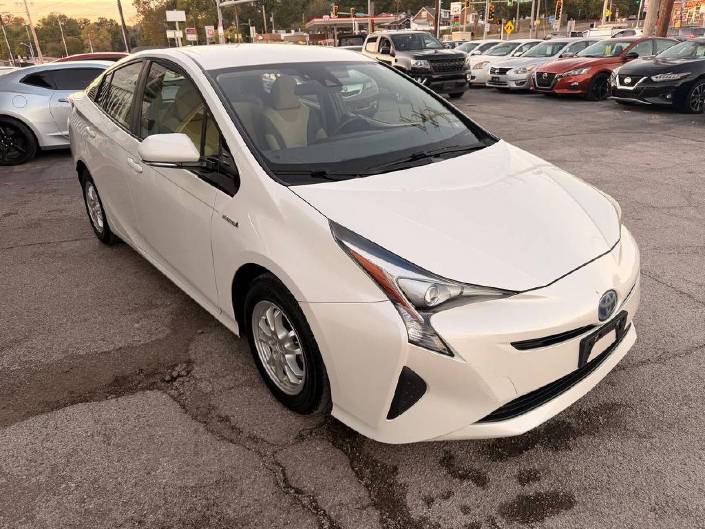 2017 Toyota Prius Image 1