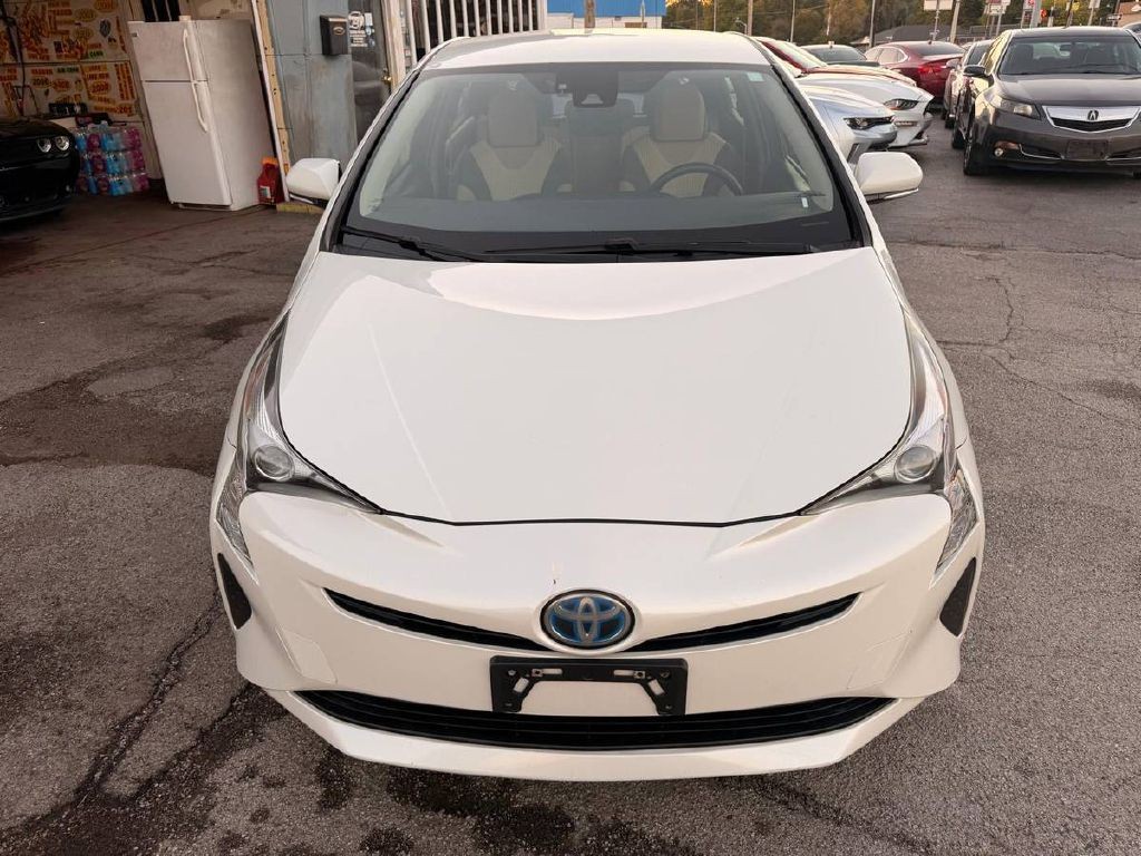 2017 Toyota Prius Image 2