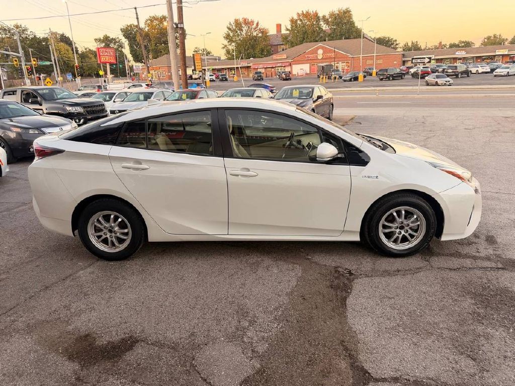 2017 Toyota Prius Image 4