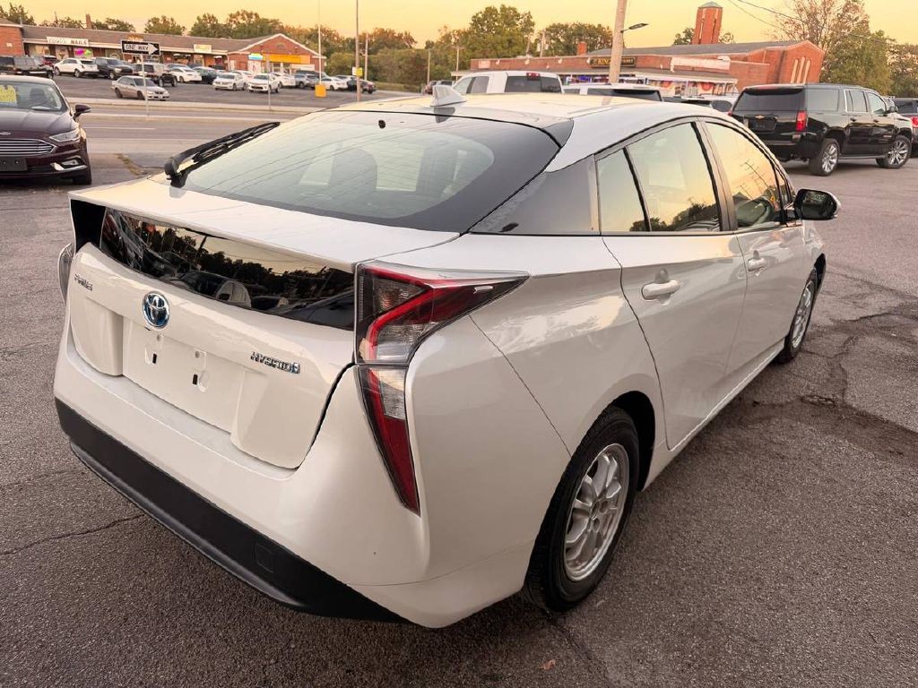 2017 Toyota Prius Image 6