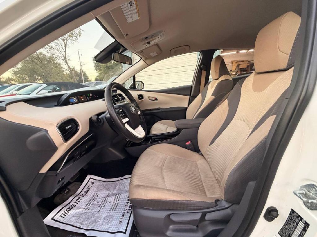 2017 Toyota Prius Image 9