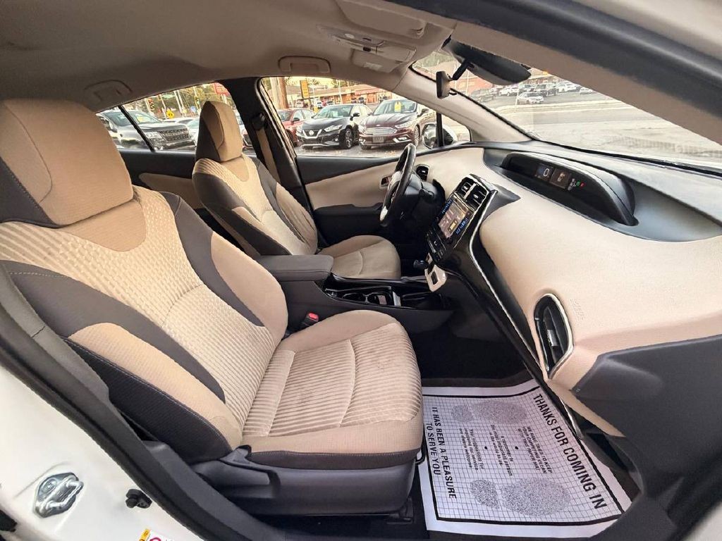 2017 Toyota Prius Image 11
