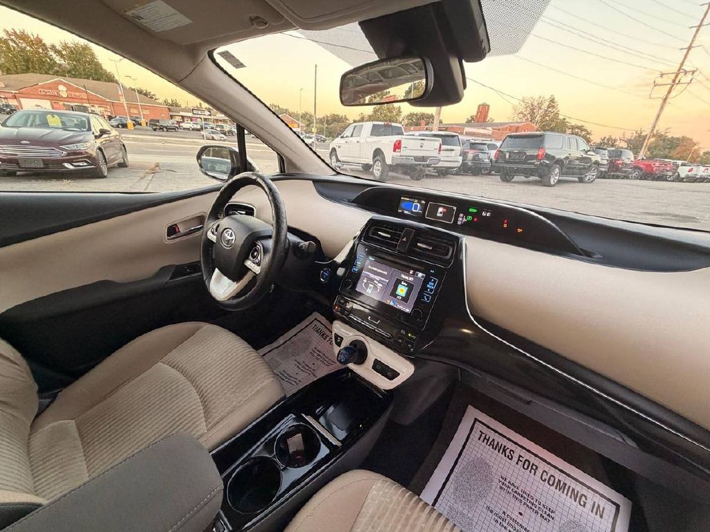 2017 Toyota Prius Image 12