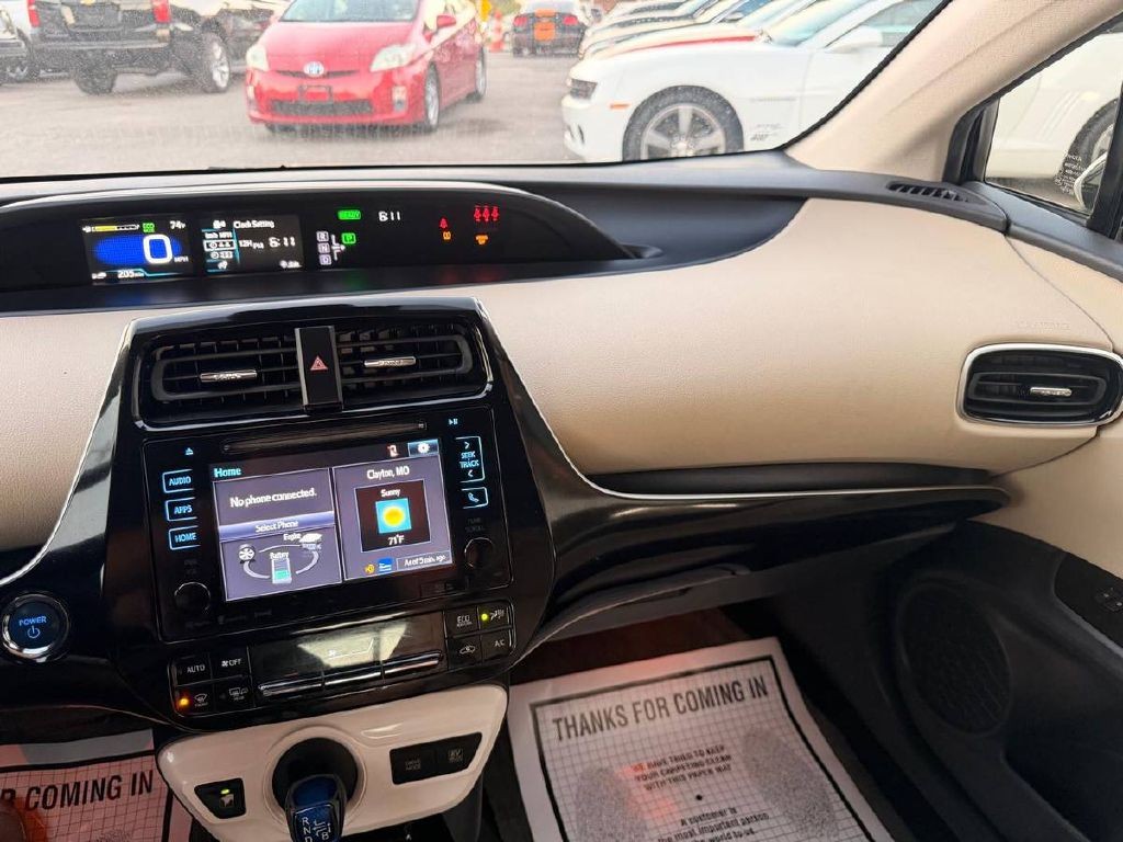 2017 Toyota Prius Image 16