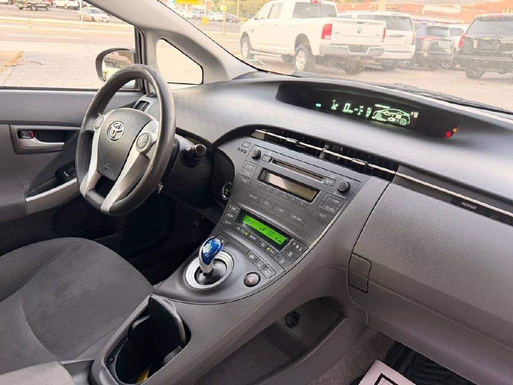 2010 Toyota Prius Image 12