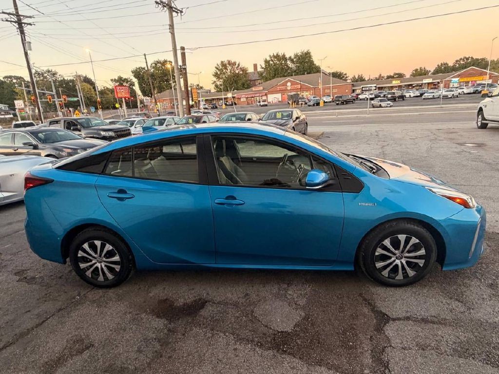 2022 Toyota Prius Image 4