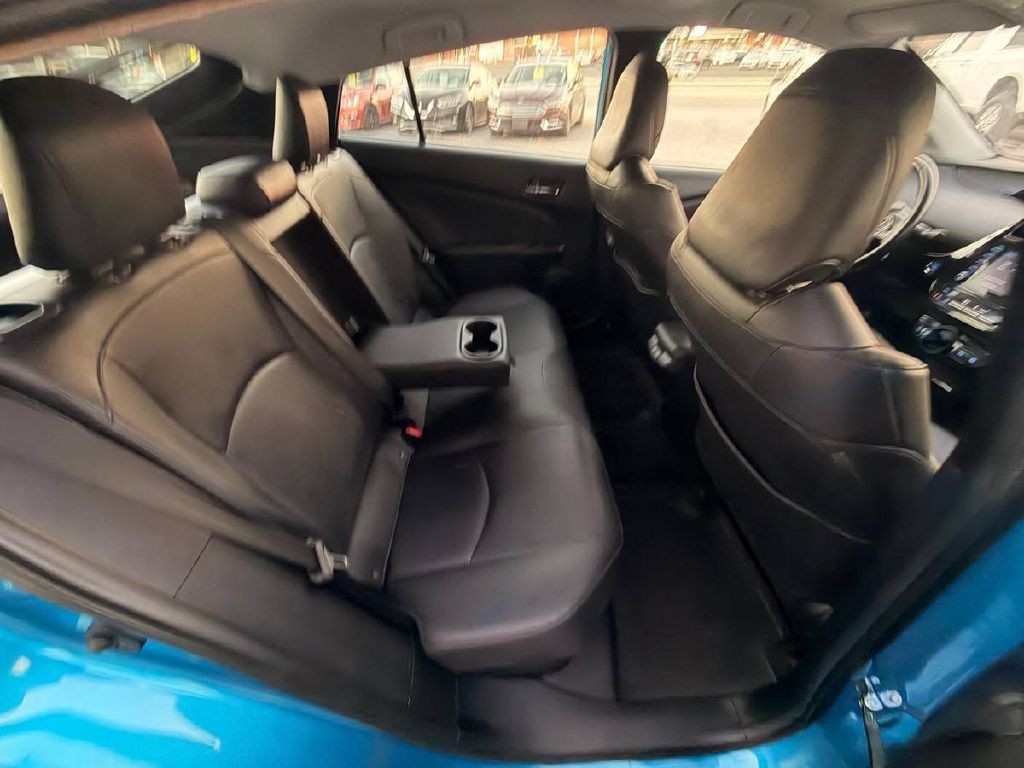 2022 Toyota Prius Image 13