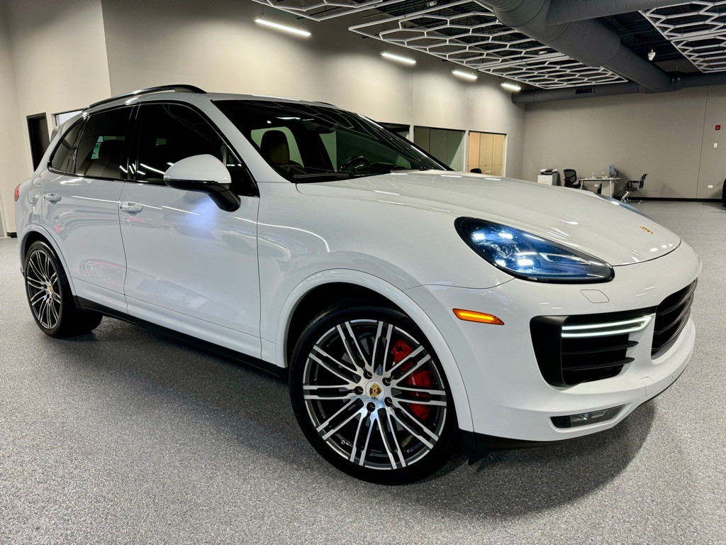 2016 Porsche Cayenne Image 2