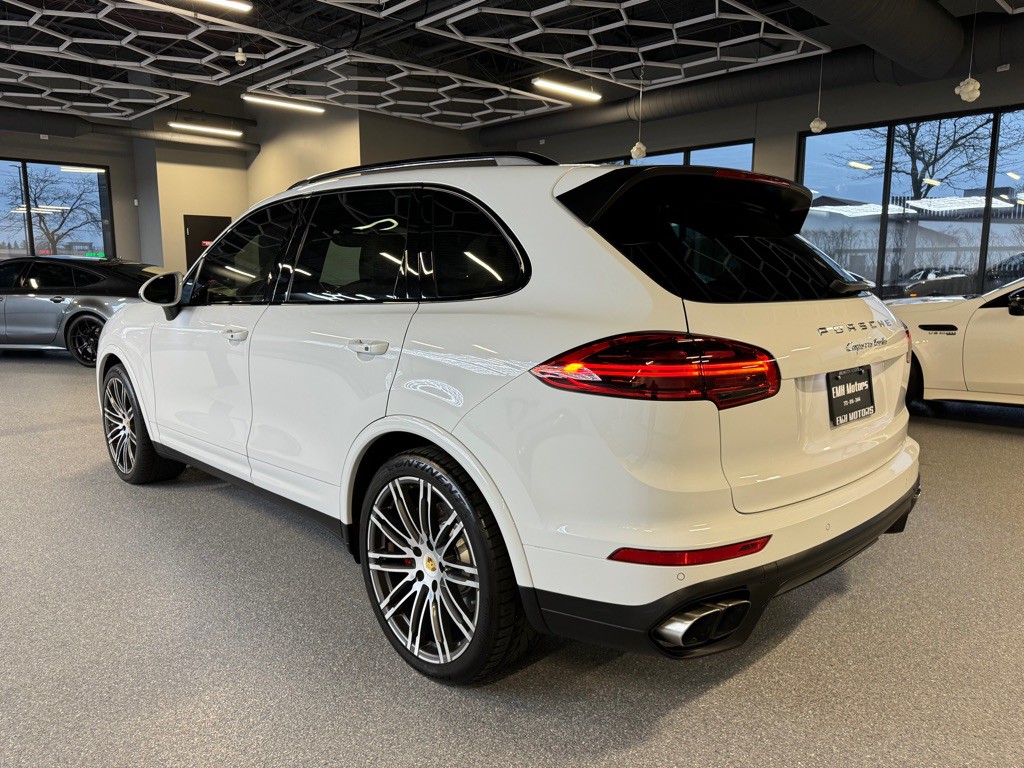 2016 Porsche Cayenne Image 8