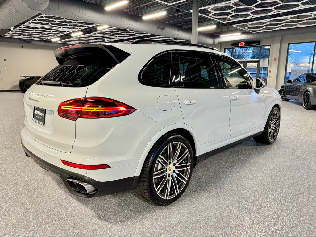 2016 Porsche Cayenne Image 11