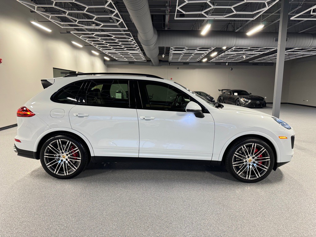 2016 Porsche Cayenne Image 12