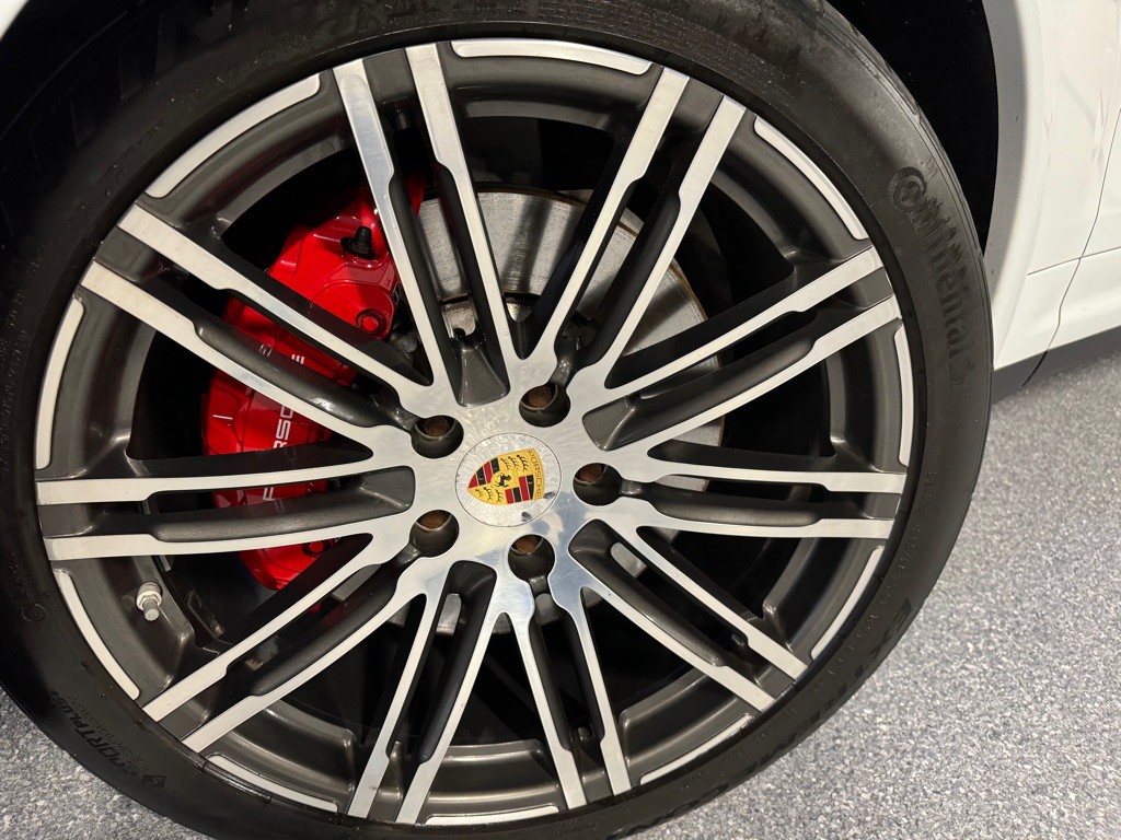 2016 Porsche Cayenne Image 15