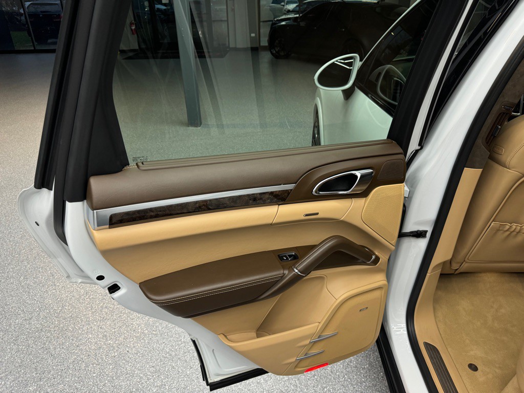 2016 Porsche Cayenne Image 19