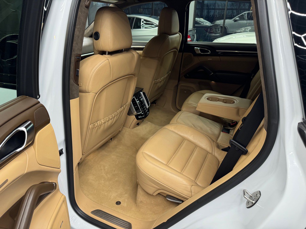 2016 Porsche Cayenne Image 20