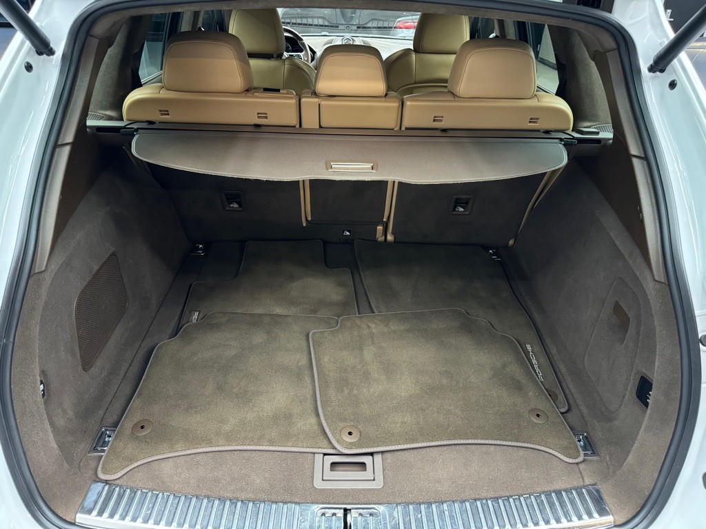2016 Porsche Cayenne Image 21