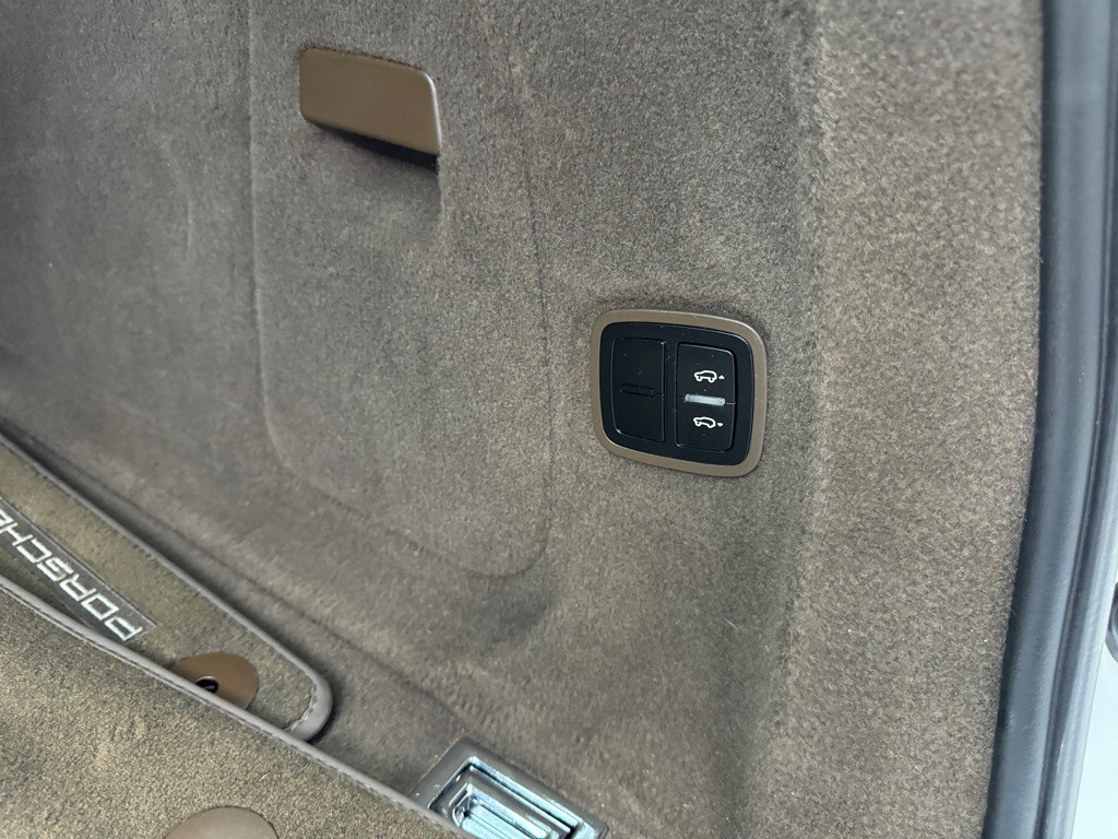 2016 Porsche Cayenne Image 22