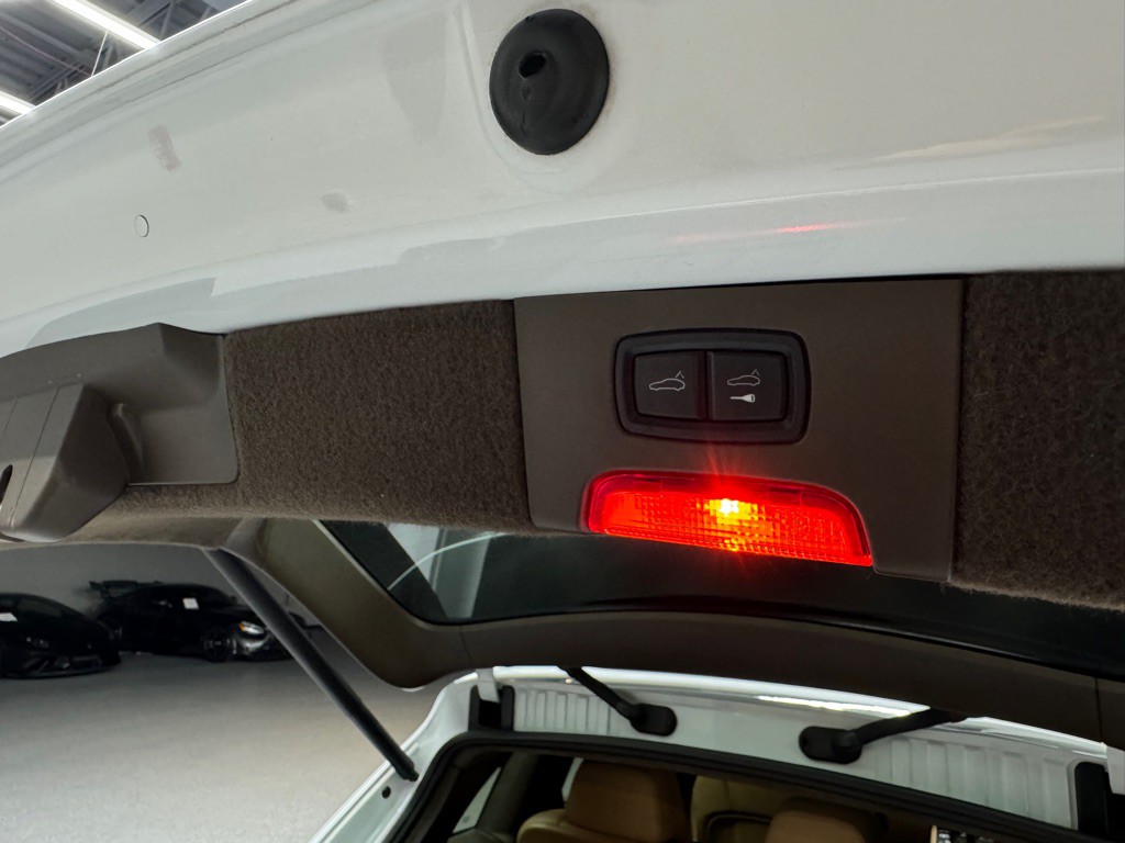 2016 Porsche Cayenne Image 23