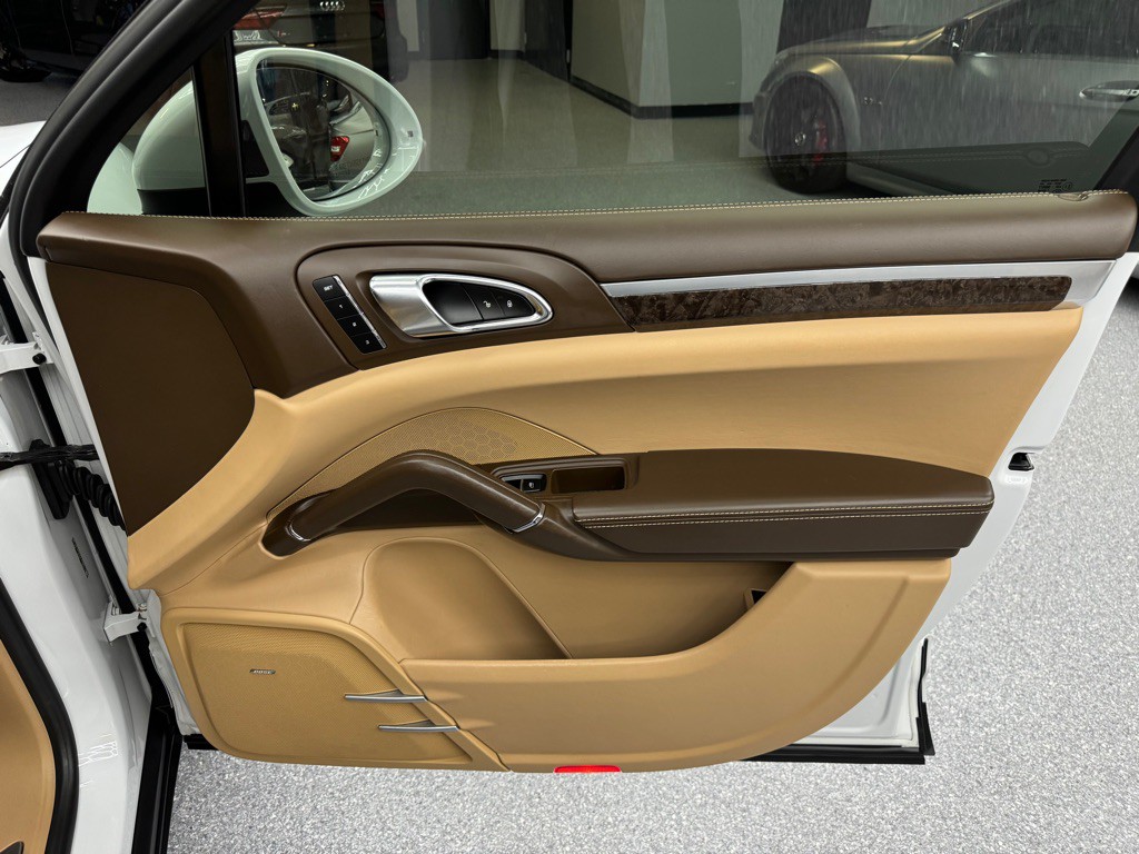 2016 Porsche Cayenne Image 26