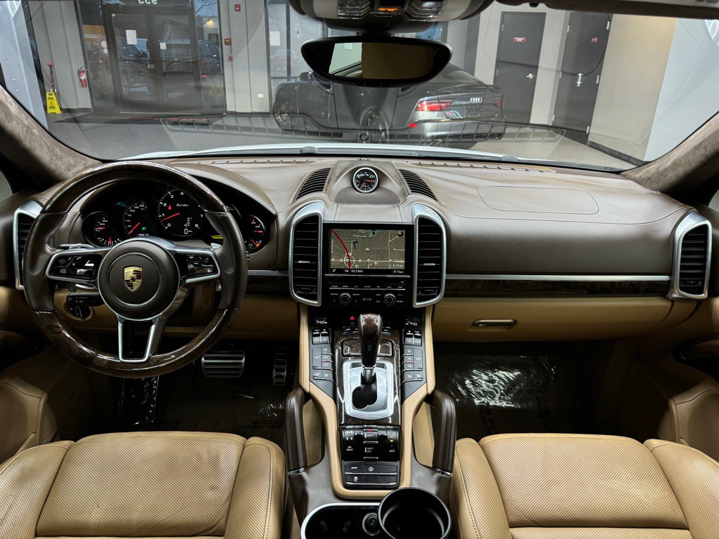 2016 Porsche Cayenne Image 28