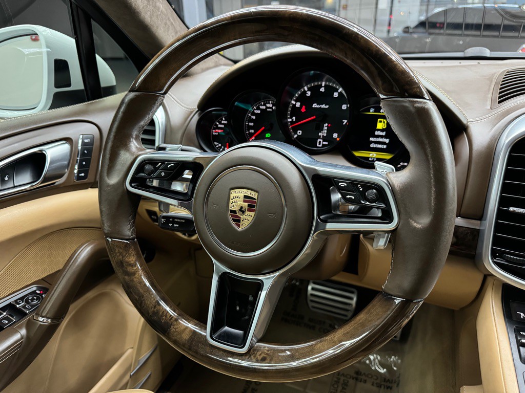 2016 Porsche Cayenne Image 29
