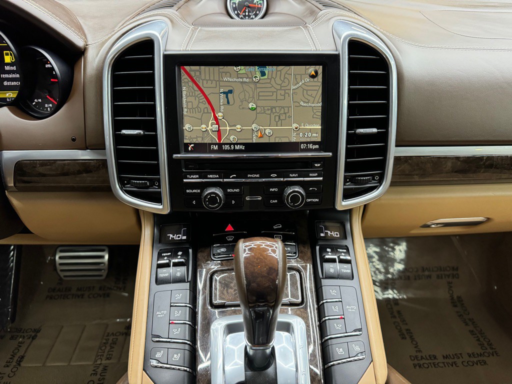 2016 Porsche Cayenne Image 30