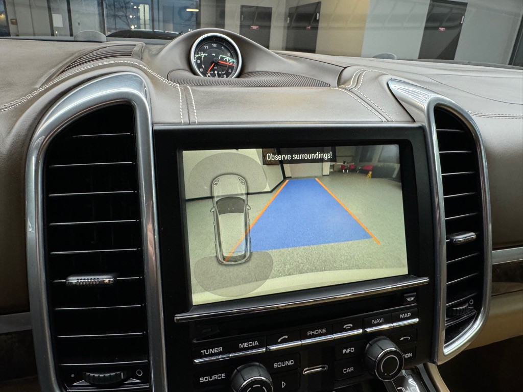 2016 Porsche Cayenne Image 31