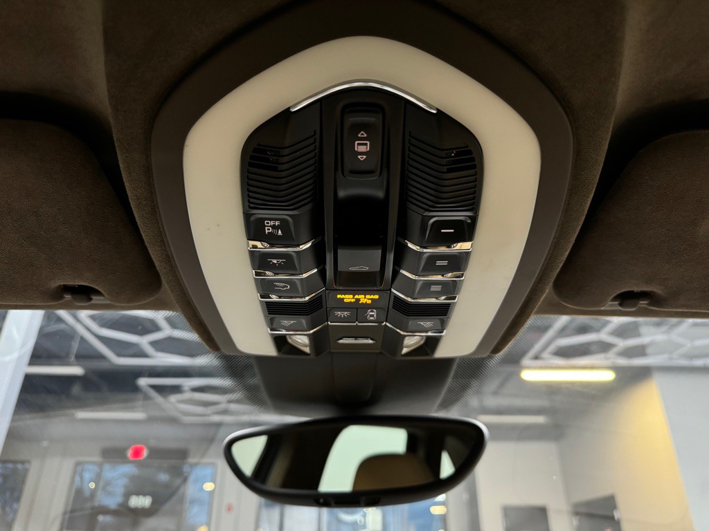 2016 Porsche Cayenne Image 33