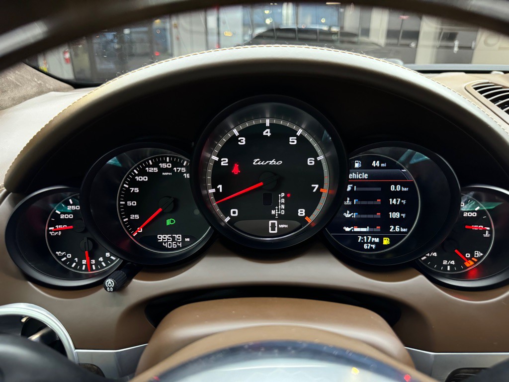 2016 Porsche Cayenne Image 34