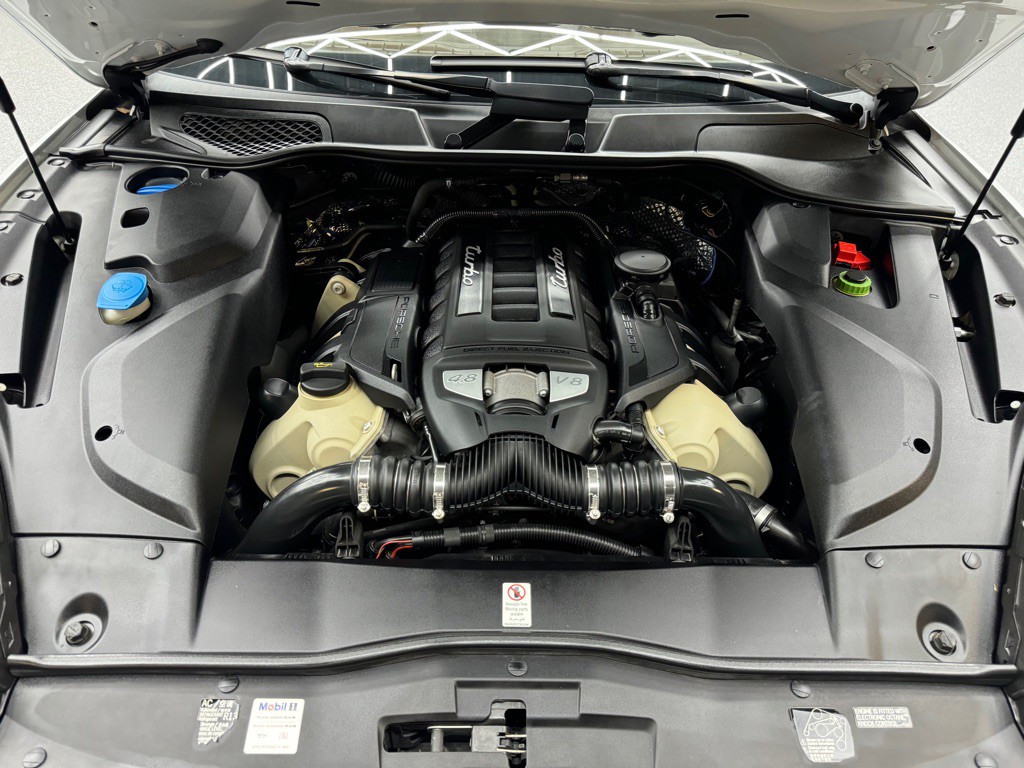 2016 Porsche Cayenne Image 36