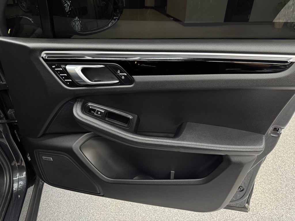 2019 Porsche Macan Image 30