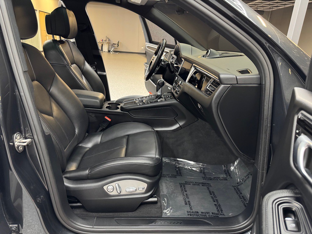 2019 Porsche Macan Image 31