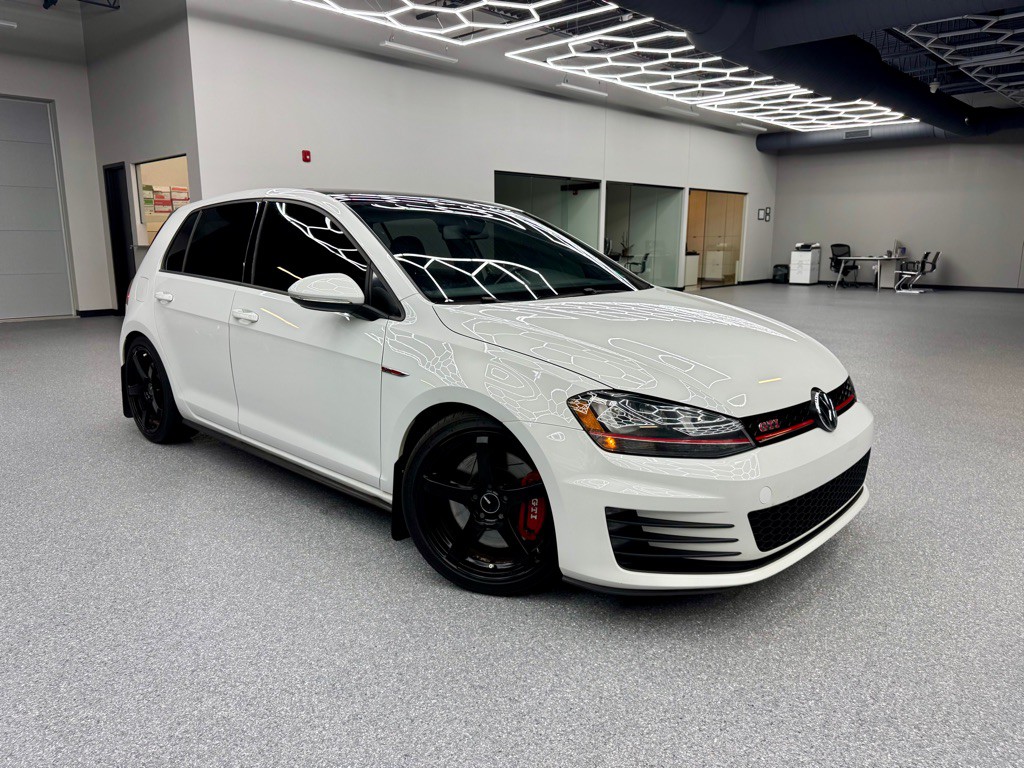 2017 Volkswagen GTI Image 1