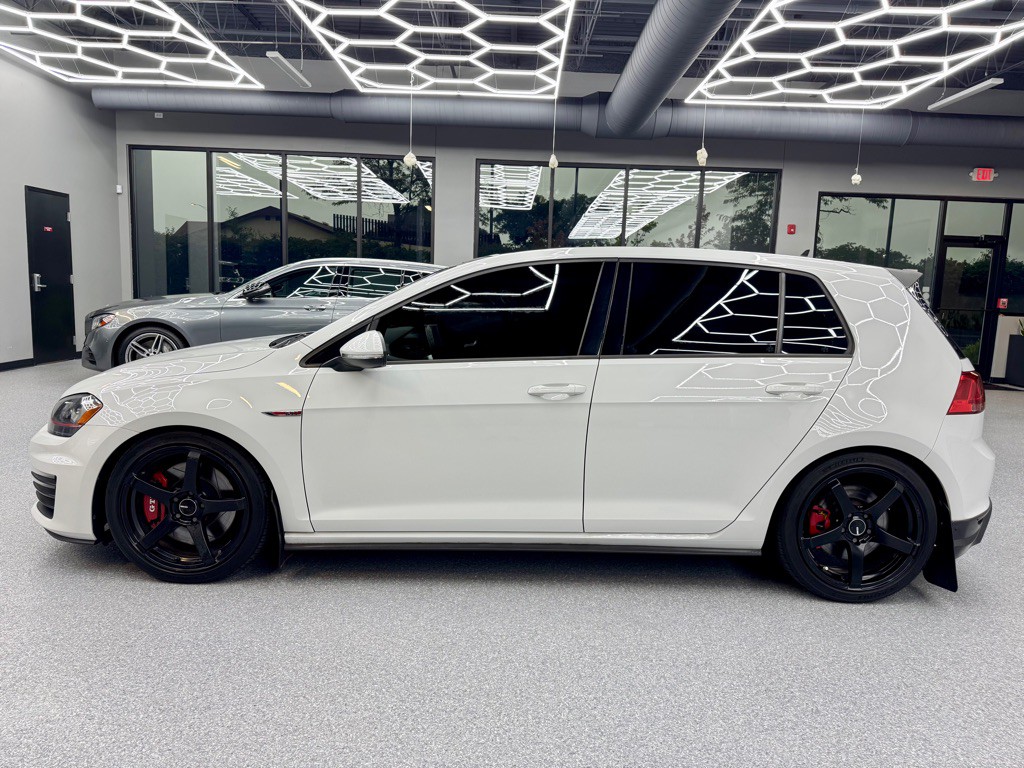 2017 Volkswagen GTI Image 8