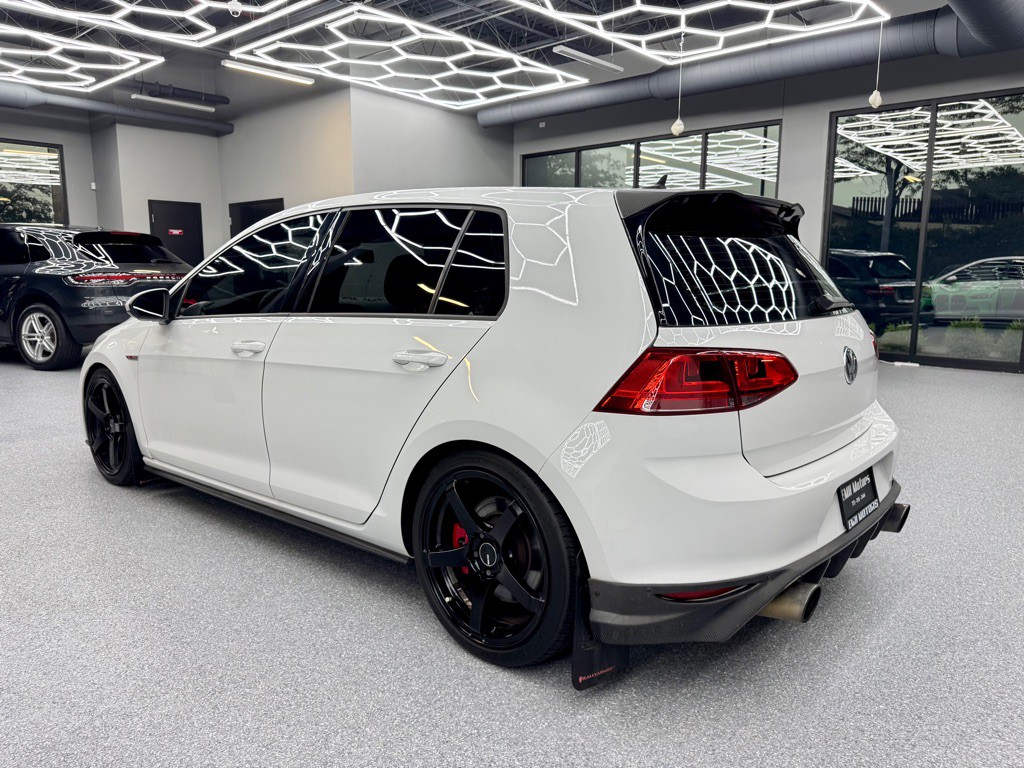 2017 Volkswagen GTI Image 9