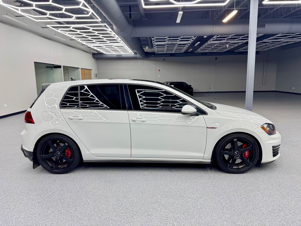 2017 Volkswagen GTI Image 12