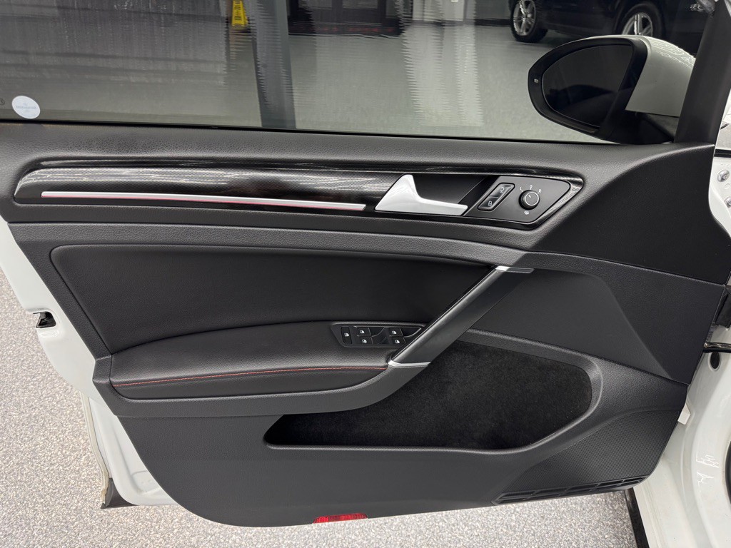 2017 Volkswagen GTI Image 15