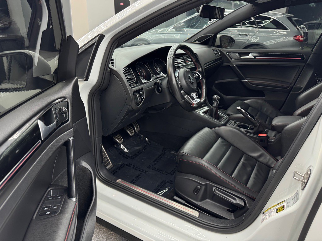 2017 Volkswagen GTI Image 17