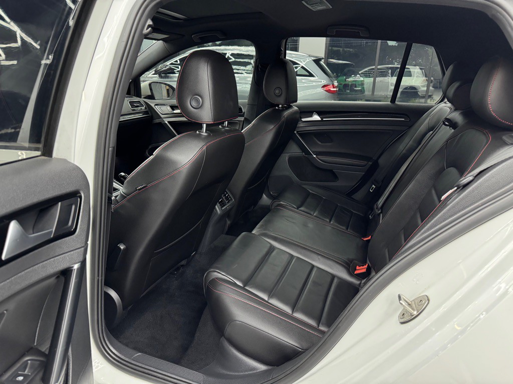 2017 Volkswagen GTI Image 19