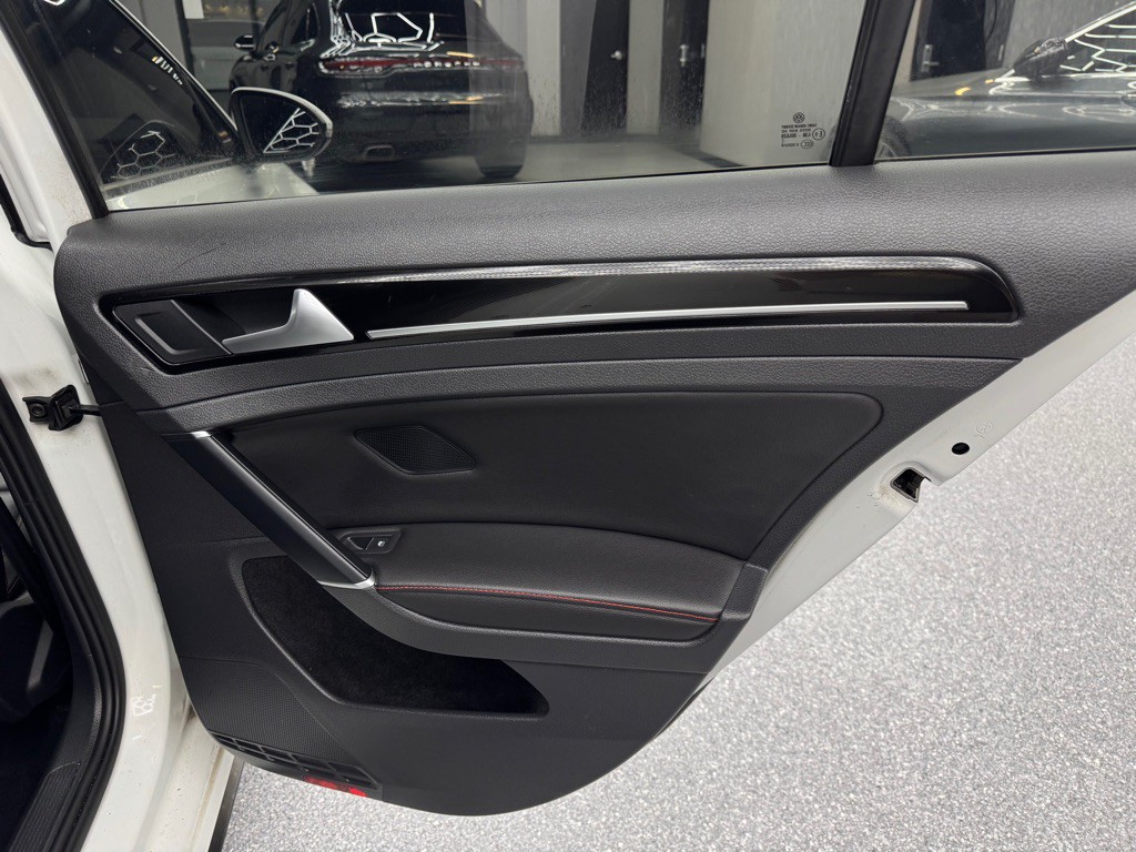 2017 Volkswagen GTI Image 21