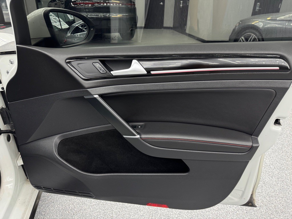 2017 Volkswagen GTI Image 23